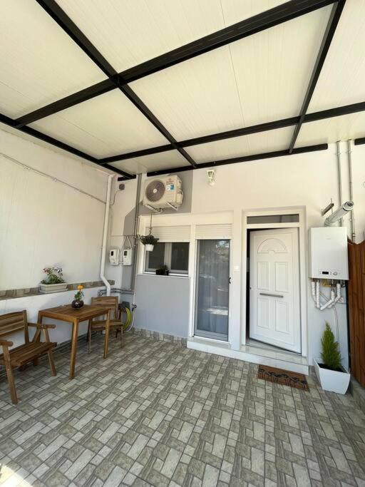דירות House In Diavata, Thessaloniki, Greece מראה חיצוני תמונה